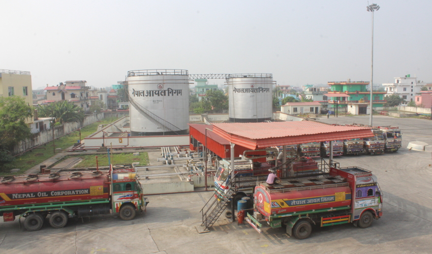 धनगढीका ८७ घरधुरी जोखिममा, इन्धन डिपो अन्तै सार्न ज्ञापनपत्र